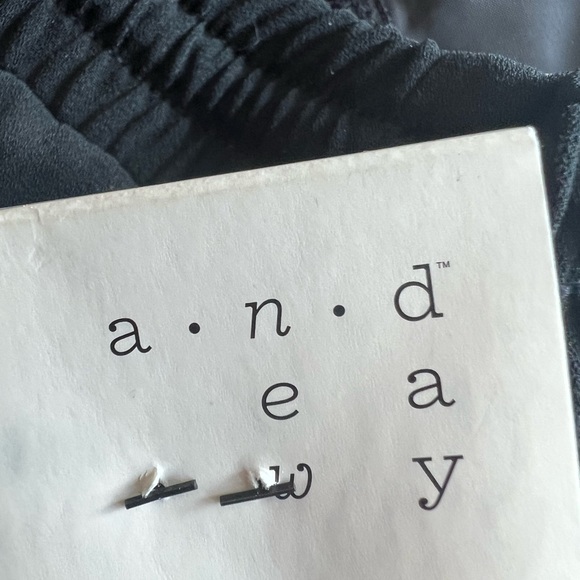 A New Day NWT Jogger Pants L Black High Rise relaxed hip & thigh satin trimmed - Picture 8 of 12